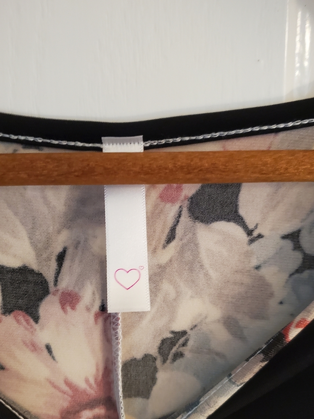 NWOT Curvy Lovey Chic Black Floral Women's Blouse - Picture 2 of 4